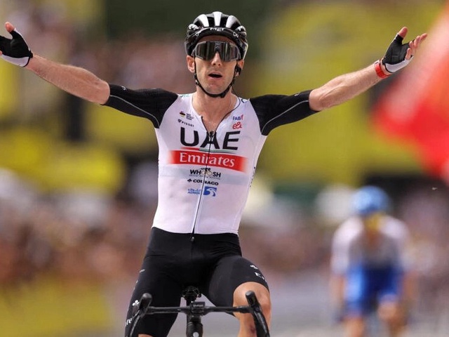 Cặp anh em song sinh đi vào lịch sử Tour de France 2023 khi chiếm hai vị trí đầu bảng vòng 1