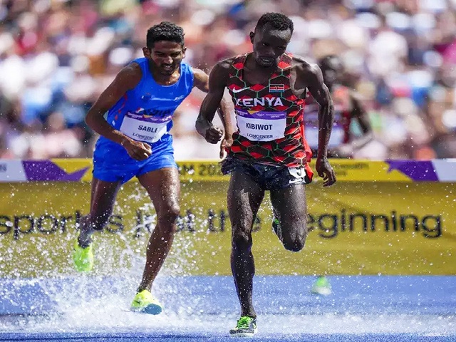 Chàng nông dân Ấn Độ suýt lật đổ thế thống trị của Kenya trên đường chạy 3000m chướng ngại vật