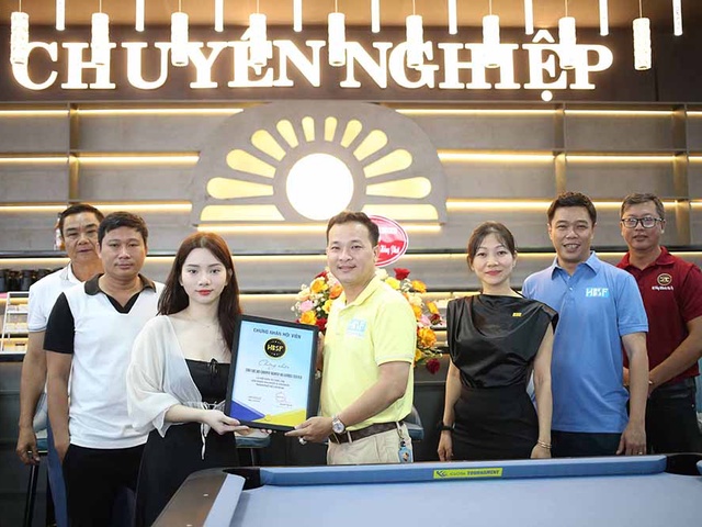 Trần Quyết Chiến giao lưu ở CLB Chuyên Nghiệp - hội viên mới nhất của Liên đoàn Billiards & Snooker TPHCM 