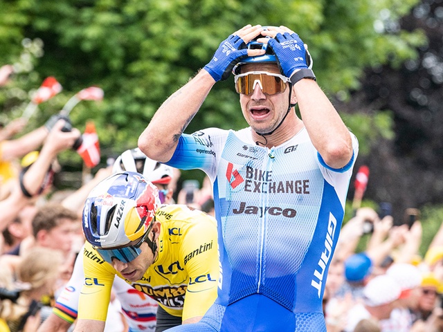 Cua-rơ giành chiến thắng chặng 3 Tour de France 2022 sau 9 tháng bị cấm thi đấu
