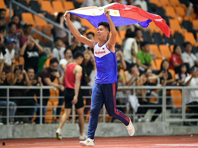Kỷ lục gia nhảy sào SEA Games EJ Obiena giành vé dự Olympic 2024 đầu tiên cho Philippines