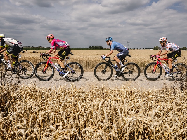 Nhà vô địch giải đua xe đạp Tour de France 2022 bỏ túi bao nhiêu tiền thưởng?