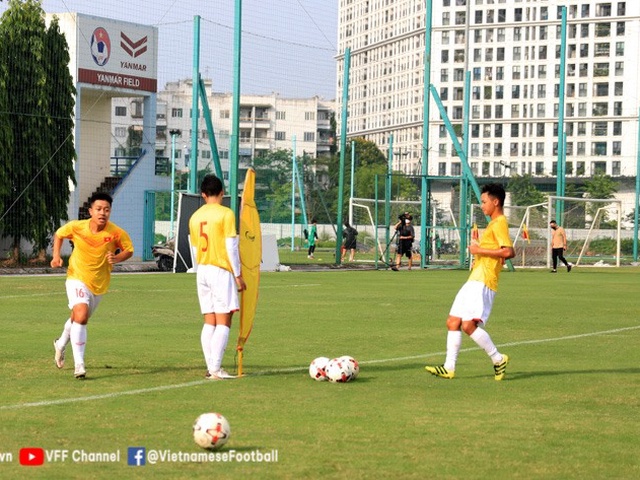 U19 Việt Nam thắng đội đầu bảng V.League trước trận đấu với U19 Thái Lan