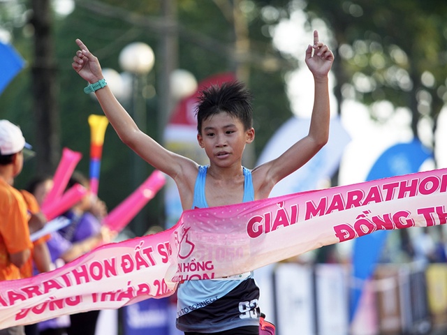 Đất Sen Hồng Marathon Đồng Tháp 2023 mở siêu ưu đãi mua một, tặng một bib trẻ em