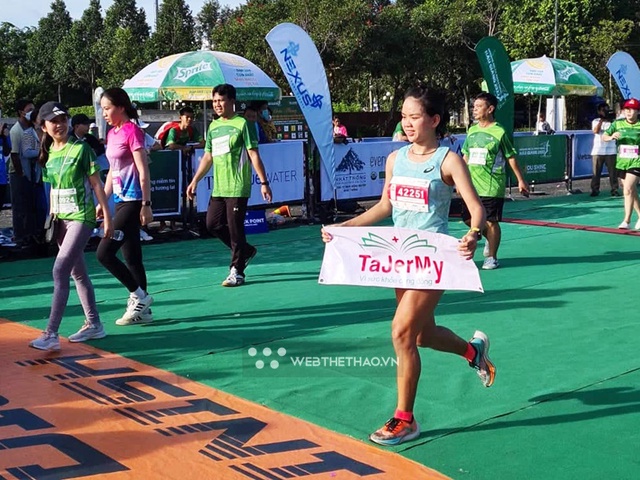 Nữ Tuyển thủ HCĐ SEA Games phá kỷ lục Vietcombank Mekong Delta Marathon Hậu Giang 2022