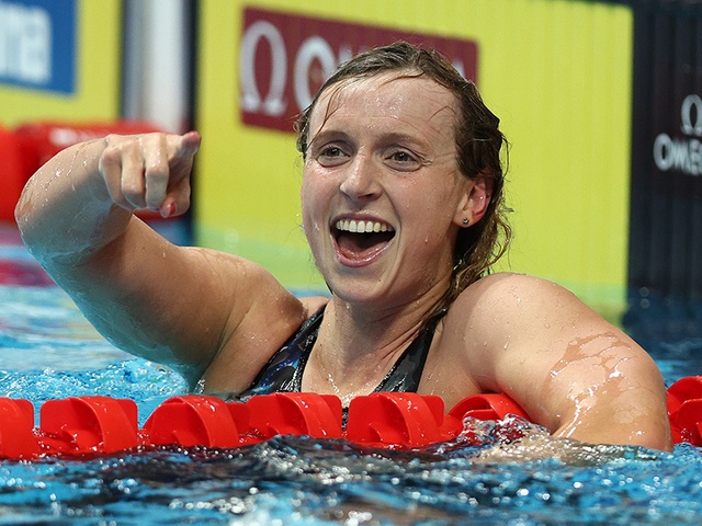 “Siêu kình ngư” Katie Ledecky lập kỳ tích chưa từng có tại giải bơi thế giới