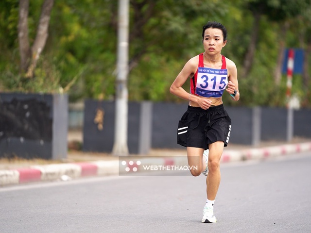 “Ớt tiêu” HCB SEA Games 32 Lê Thị Tuyết săn giải thưởng phá kỷ lục Mekong Delta Marathon Hậu Giang 2023