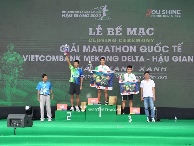 Quán quân SEA Games 31 Hoàng Nguyên Thanh đăng quang giải marathon Hậu GIang 2022