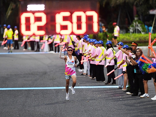 Chàng trai lạc đường rồi mất chức vô địch quốc gia, “chuộc lỗi” tại giải marathon Quy Nhơn 2023
