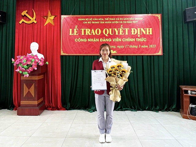 Nguyễn Thị Oanh trở thành Đảng viên sau kỳ tích điền kinh SEA Games 32