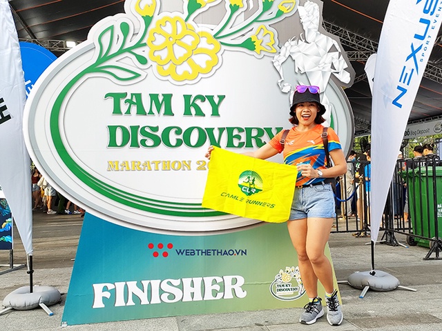 Cú đúp danh hiệu chạy bán marathon đầu tiên của “Nữ hoàng đi bộ” Nguyễn Thị Thanh Phúc
