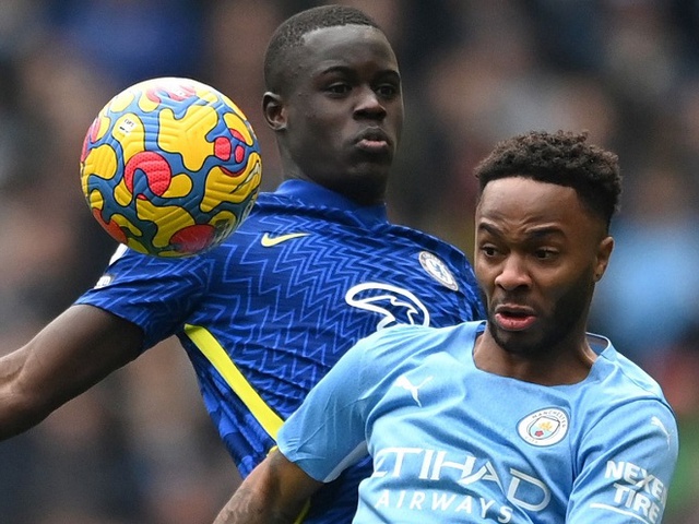 Chelsea theo đuổi Sterling, Man City không hạ giá
