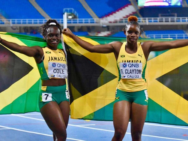 Cô gái Jamaica cùng lập thông số chạy 100m siêu ấn tượng với tiền bối trong một ngày