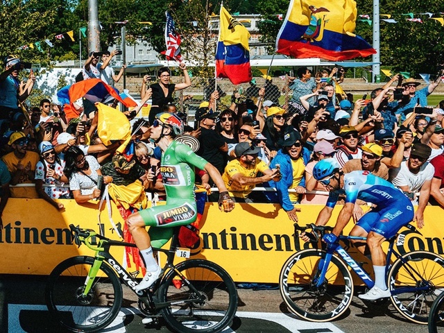 Wout van Aert nhất chặng 8, áo vàng không đổi chủ ở Tour de France 2022