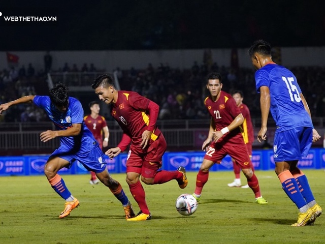 Tuyển Việt Nam bỏ xa Thái Lan 15 bậc ở BXH FIFA tháng 9