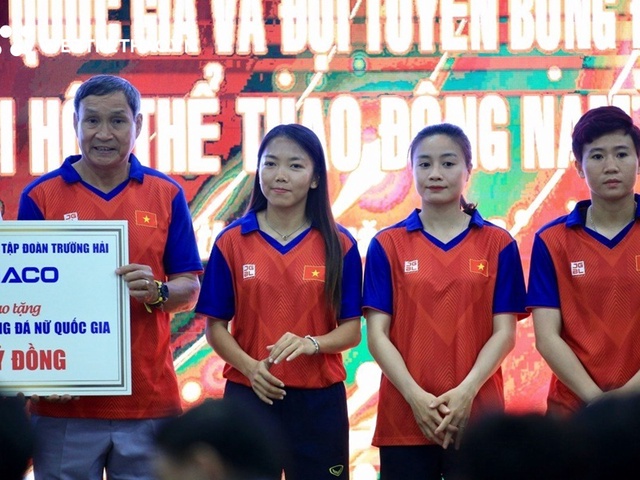 Tuyển nữ Việt Nam nhận 5,6 tỷ đồng tiền thưởng sau lần thứ 4 liên tiếp giành HCV SEA Games