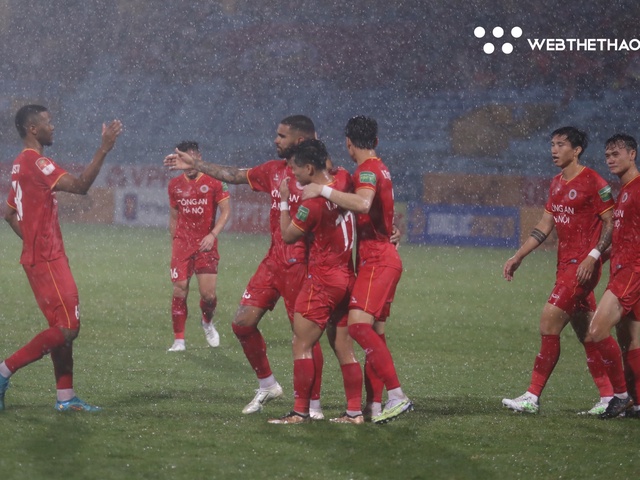 Chưa thể ra mắt Quang Hải, CAHN vẫn leo lên đầu bảng V.League 2023