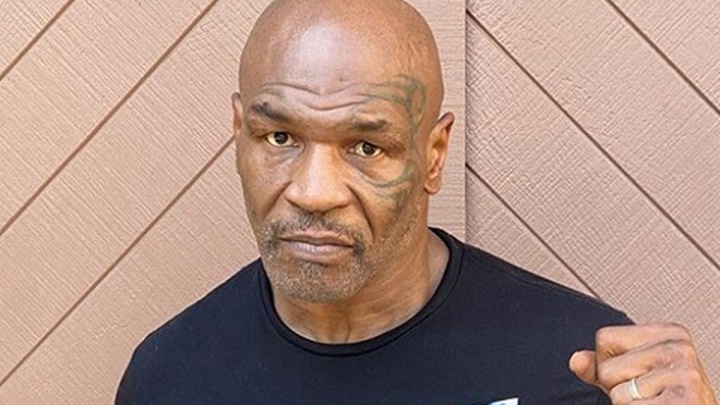 Vì sao Mike Tyson lừ đừ trước thềm trận đấu Roy Jones Jr.?