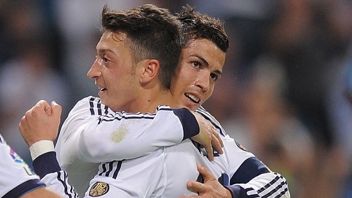 Ozil giải thích tại sao Cristiano Ronaldo tốt hơn Messi