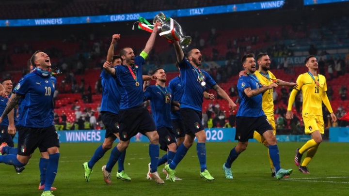 Đội tuyển Ý vô địch EURO và World Cup mấy lần?