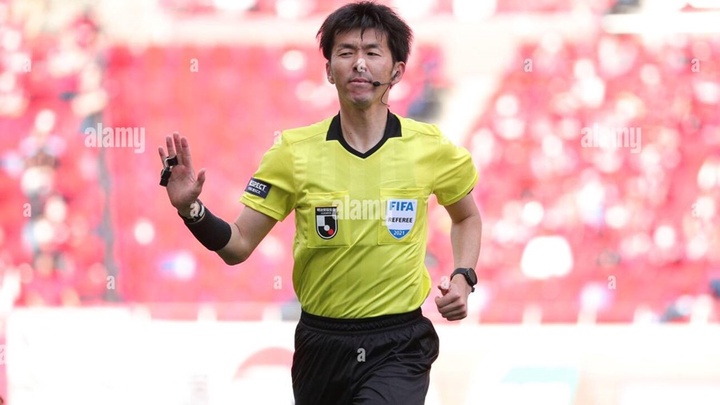 trong-tai-Yusuke%20Araki.jpg