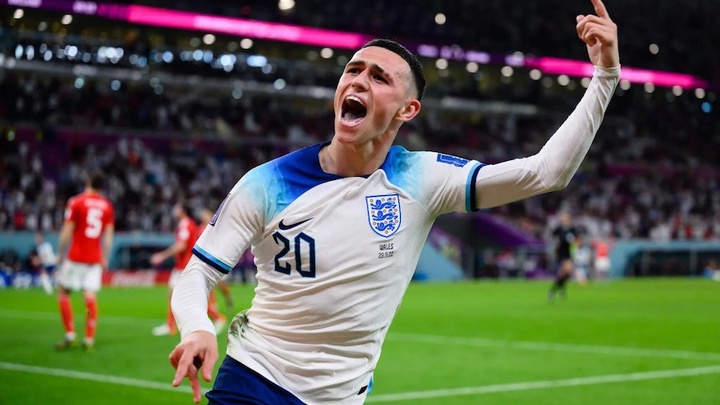 Bị xếp nhầm vị trí ngôi sao tuyển Anh Phil Foden vẫn tỏa sáng khó tin