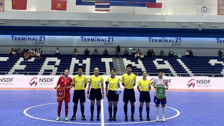 Thắng đậm Trung Quốc, futsal nữ Việt Nam chỉ cần hòa Thái Lan sẽ vô địch