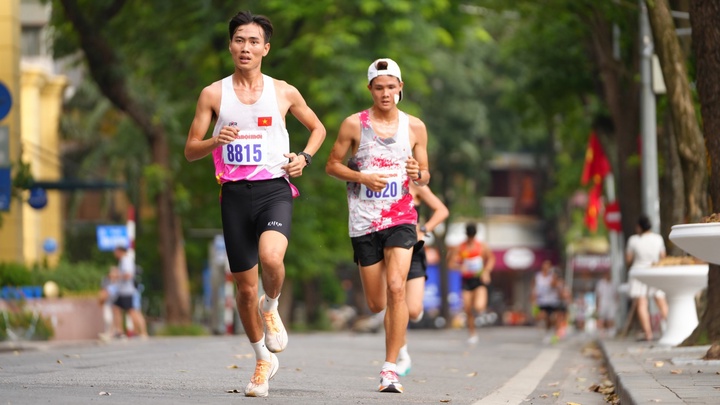 Nhà vô địch SEA Games từng "mất tích" Lê Tiến Long bất ngờ trở lại đường chạy giải Hànộimới 2024