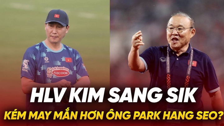 HLV Kim Sang Sik kém may mắn hơn ông Park Hang Seo?