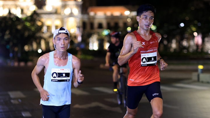 Đường chạy 42 km Viettel Marathon chặng Việt Nam "nóng" với kỷ lục gia mới xuất hiện