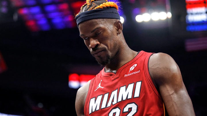 Chuyển nhượng NBA: Ngôi sao 6 lần vào All-Star Jimmy Butler đòi ra đi, bị đội bóng treo giò cực nặng