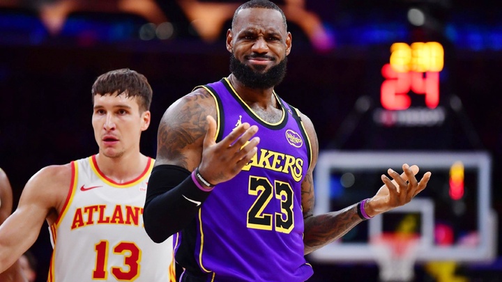 Cán cột mốc đặc biệt, LeBron James phá kỷ lục NBA tồn tại hơn 2 thập kỷ của huyền thoại Michael Jordan