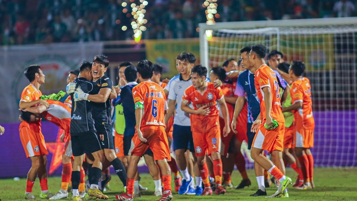 Phép màu Bùi Tiến Dũng, nghiệt ngã Công Phượng