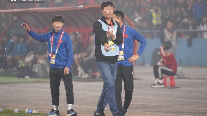 Thắng cả Thái Lan, Indonesia trên sân khách: Quái kiệt Kim Sang Sik!