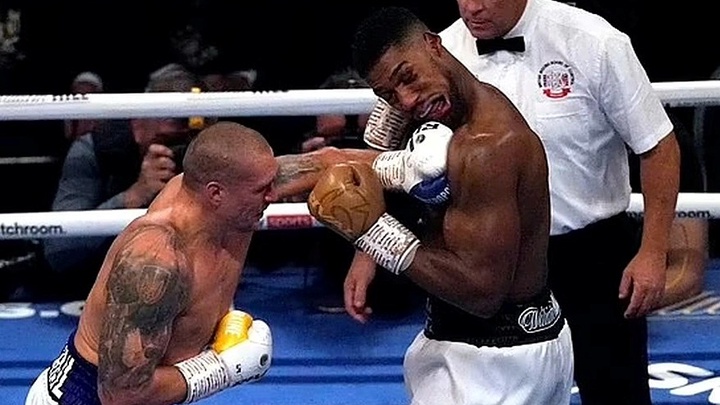 10 khoảnh khắc ăn mừng gây sốc nhất trên sàn boxing có Usyk và... Anthony Joshua