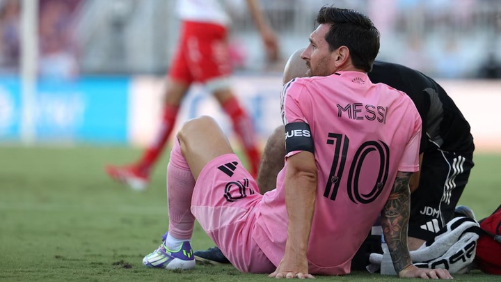 HLV Mascherano cập nhật về chấn thương của Messi và chỉ trích trọng tài