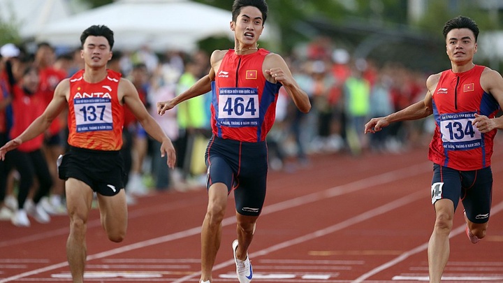 "Nhân tố bất ngờ" lật đổ "vua tốc độ" Ngần Ngọc Nghĩa ở chung kết 100m nam Vô địch điền kinh quốc gia