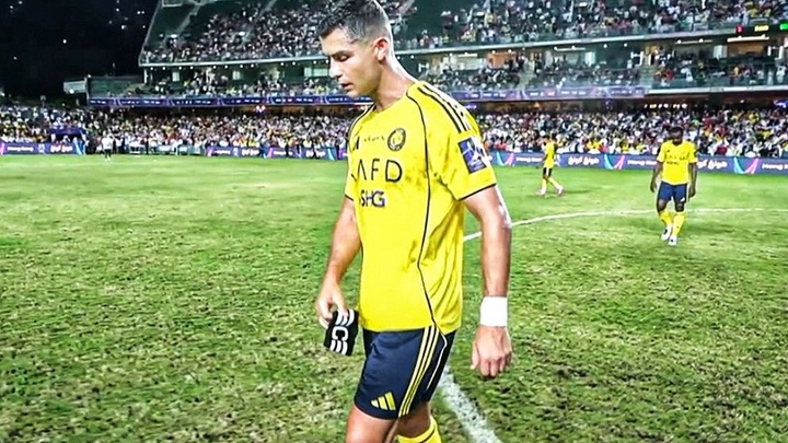 Cristiano Ronaldo ghi 100 bàn thắng vẫn chưa thể giành danh hiệu cùng Al Nassr
