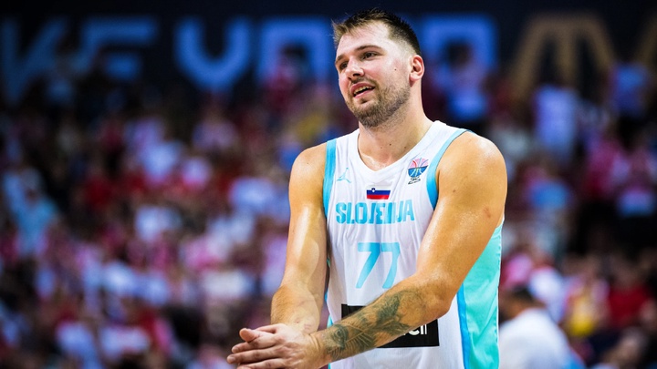 Luka Doncic chào sân FIBA EuroBasket 2025 bằng… lỗi kỹ thuật và thất bại dù ghi 34 điểm