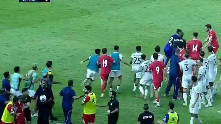 Sao nhập tịch gốc Hà Lan châm ngòi, cầu thủ Indonesia và Lebanon suýt đánh nhau
