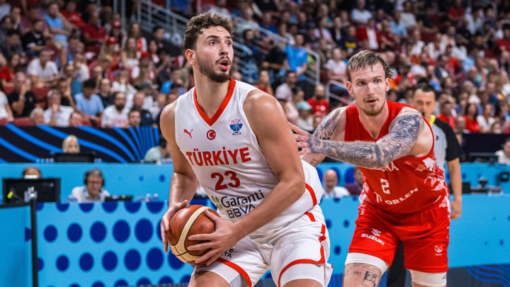 "Tiểu Jokic" Alperen Sengun rực sáng trời Âu, Thổ Nhĩ Kỳ nối dài mạch bất bại ở EuroBasket 2025