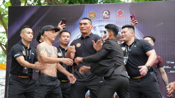Danh Quốc lại hóa "Joker" khiêu khích Hợp Hải ở LION Championship 26