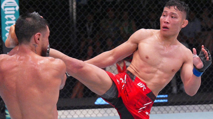 Trực tiếp Noche UFC 3: Quang Lê chạm trán tài năng Mexico bất bại