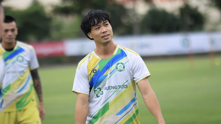 Tham vọng thăng hạng của Công Phượng bị thử thách bởi quy định mới của VFF