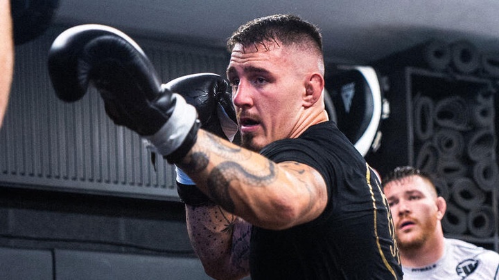 Tom Aspinall làm rõ ý định chuyển sang thi đấu Boxing