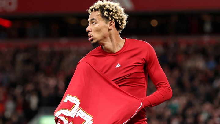 Hugo Ekitike bị chỉ trích là ngu ngốc sau khi nhận thẻ đỏ ở trận thắng của Liverpool