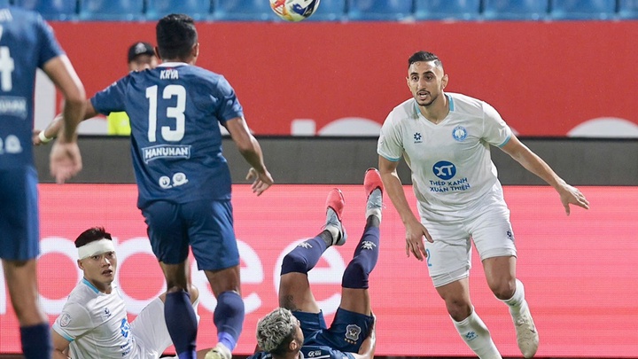 Thẻ đỏ lãng xẹt suýt khiến Nam Định ôm hận trước CLB của Campuchia