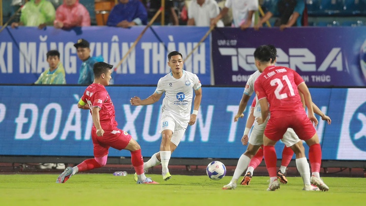 Nam Định tiếp tục thất bại, Ninh Bình chấm dứt mạch thắng