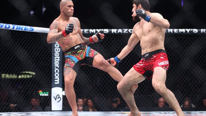 Dricus Du Plessis: Alex Pereira cần "hung bạo hơn" để đòi lại đai ở UFC 320