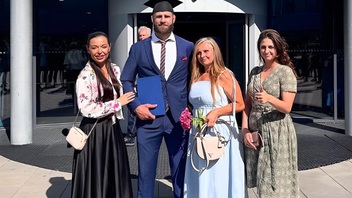 Jiri Prochazka tiết lộ lý do bất ngờ khi lấy bằng thạc sĩ trước UFC 320